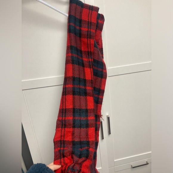 Scarf - Picture 1 of 1